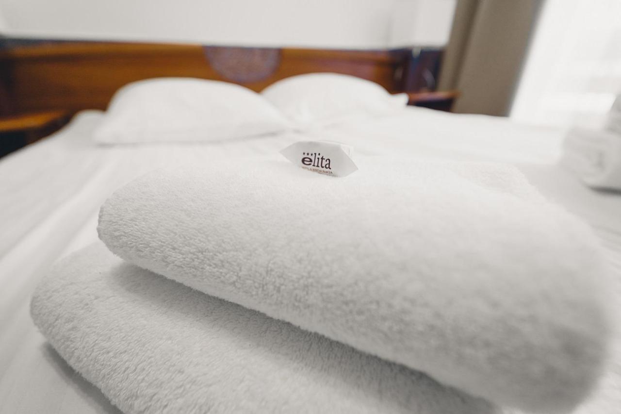 Elita Hotel & Restauracja อีวอนิตซ์-สโดรย ภายนอก รูปภาพ