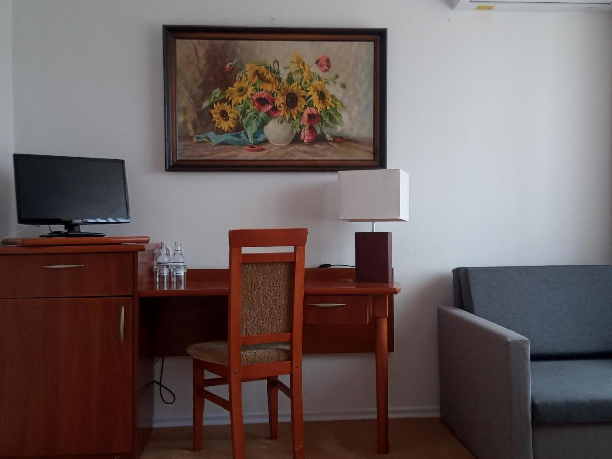 Elita Hotel & Restauracja อีวอนิตซ์-สโดรย ภายนอก รูปภาพ