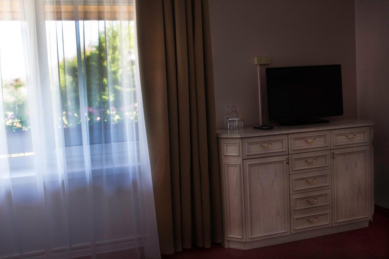 Elita Hotel & Restauracja อีวอนิตซ์-สโดรย ภายนอก รูปภาพ
