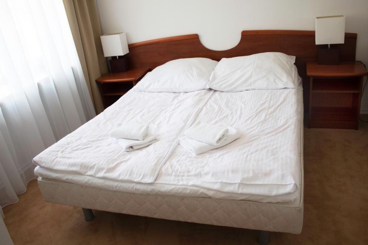 Elita Hotel & Restauracja อีวอนิตซ์-สโดรย ภายนอก รูปภาพ