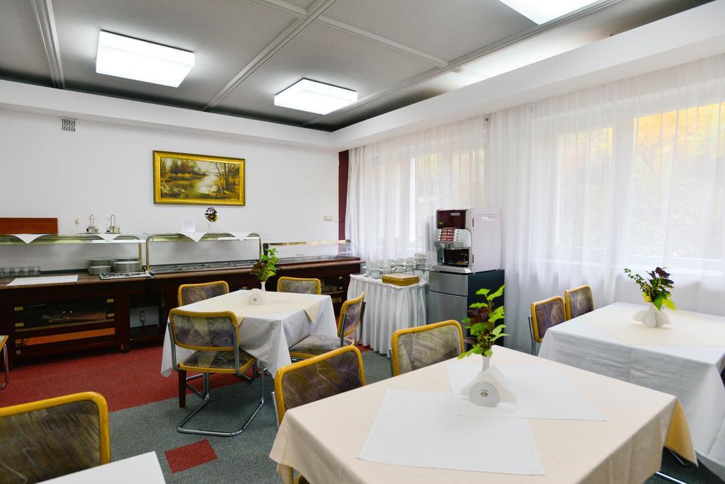 Elita Hotel & Restauracja อีวอนิตซ์-สโดรย ภายนอก รูปภาพ